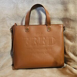 Brown medium-sized crossbody leather bag with zipper